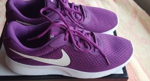 Women's Nike Tanjun Sneakers -   rare purple